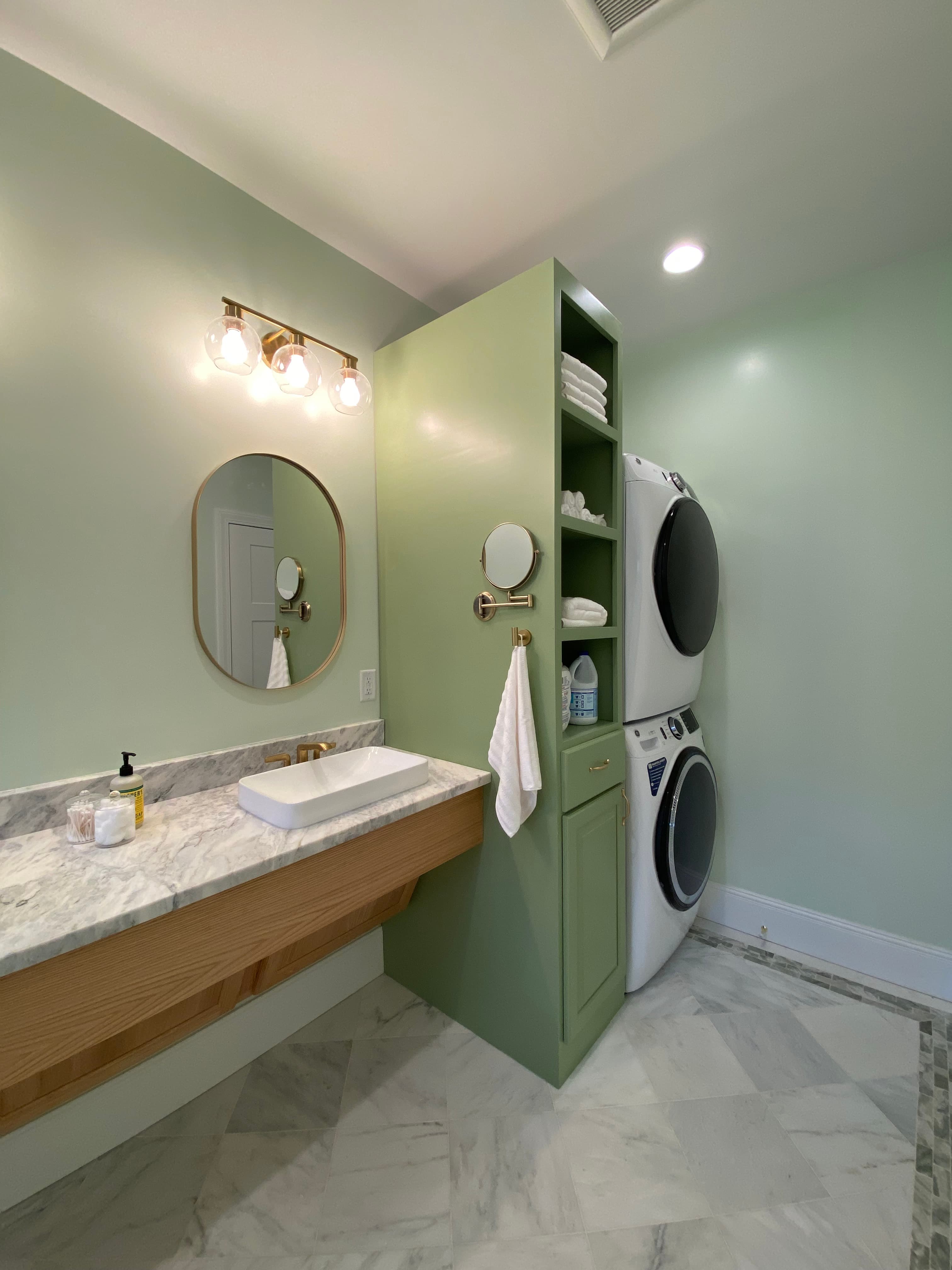 Primary bath with washer and dryer